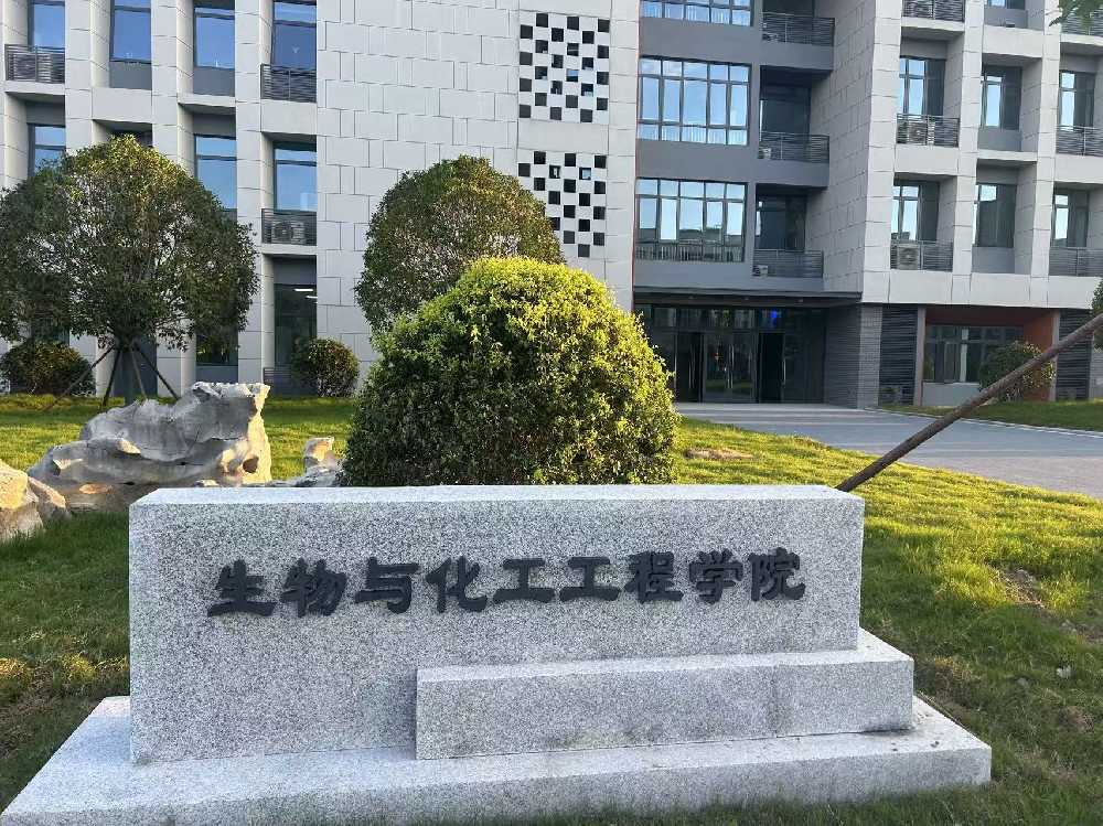 阿拉善盟扬州职业大学体育场高杆灯项目